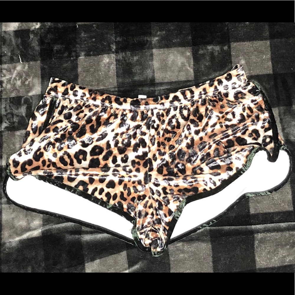 🔥3/$30🔥Leopard print booty shorts